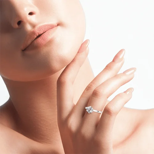 zenubia_schmuck_winterthur_zuerich_verlobungsringe_fiorella ld_wg_hand-1