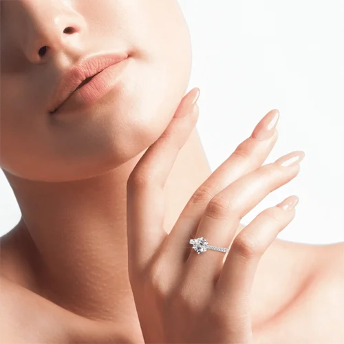 zenubia_schmuck_winterthur_zuerich_verlobungsringe_sandra ld_wg_hand-1