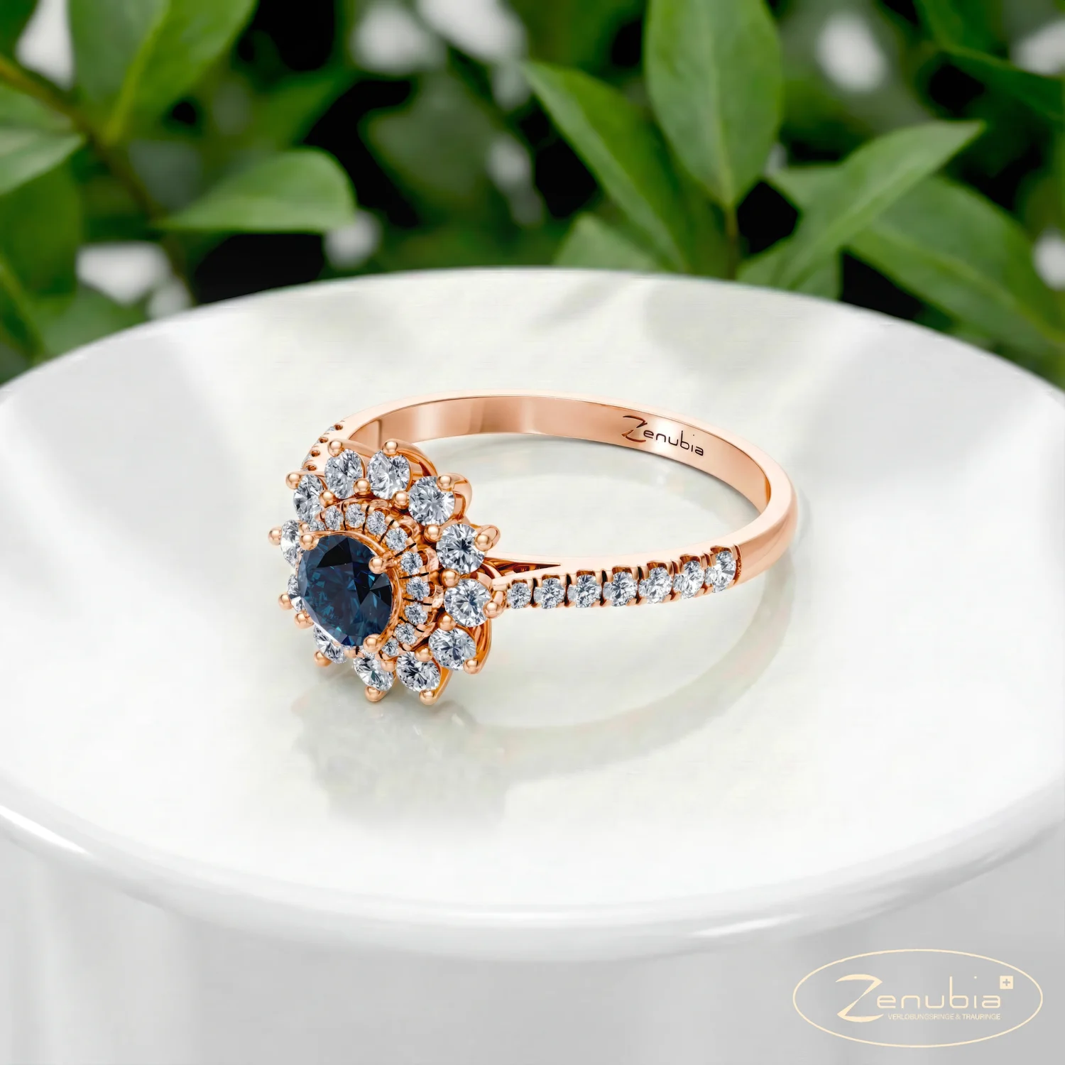 Dooris_PodestNormalROSE_DOORIS_Verlobungsring_Zenubia_Rosegold_Podest