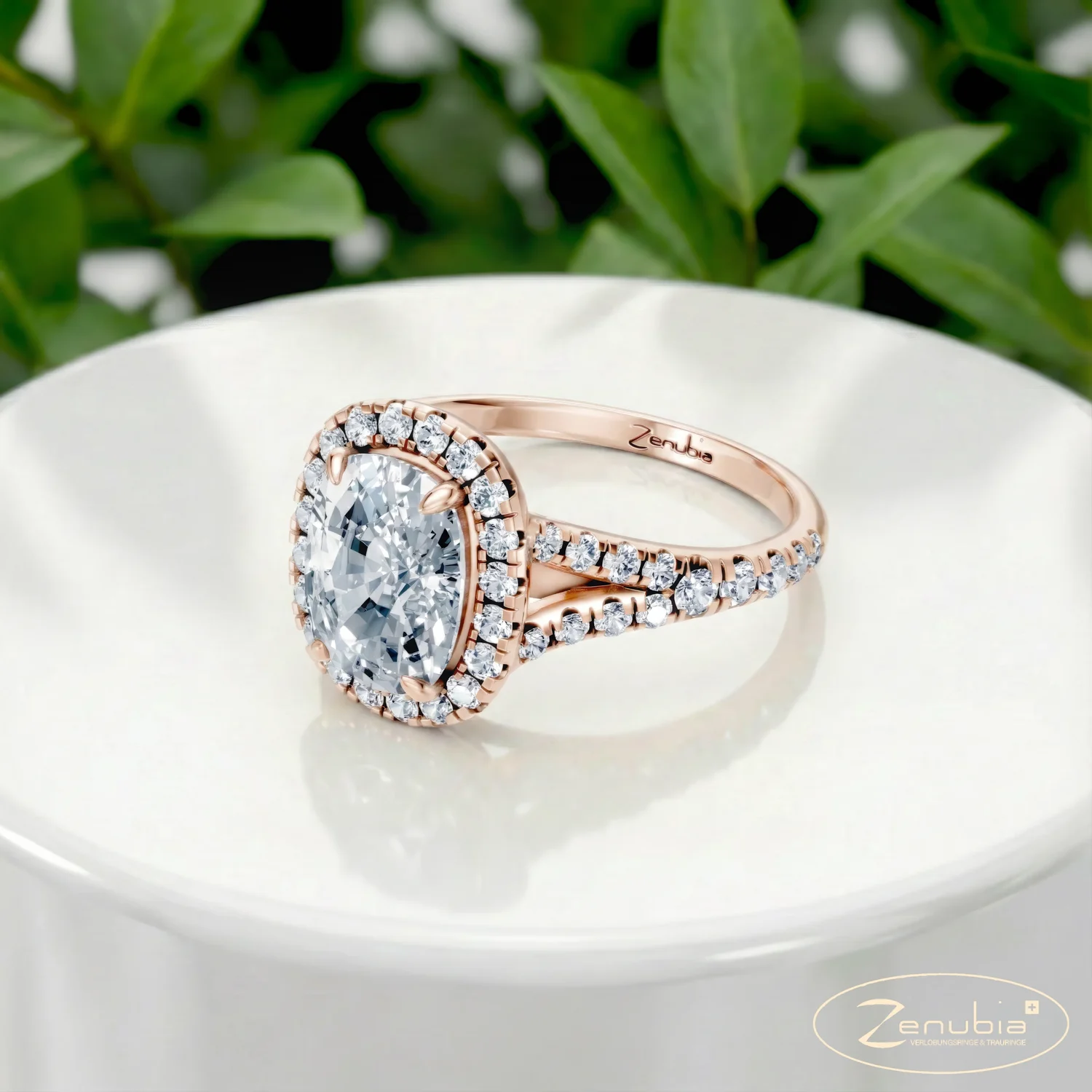 Ellis_PodestNormalROSE_ELLIS_Verlobungsring_Zenubia_Rosegold_Podest