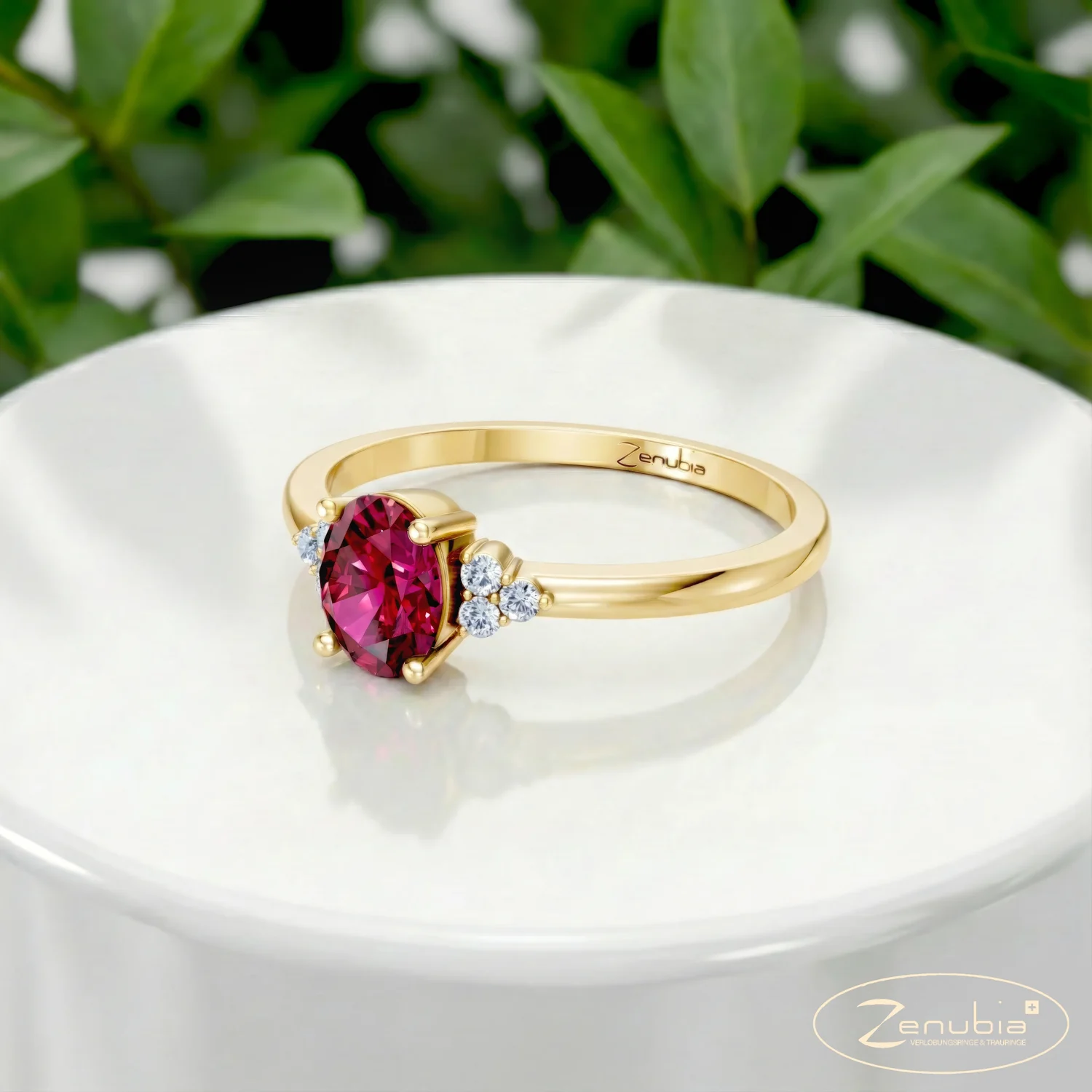 Florina_PodestNormalGELB_FLORINA_Verlobungsring_Zenubia_Gelbgold_Podest