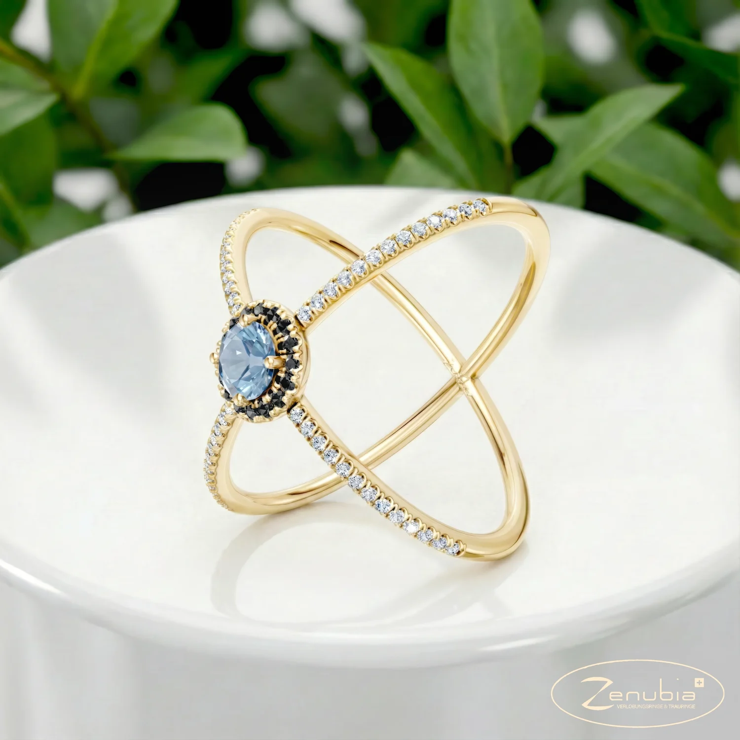 Lavea_PodestNormalGELB_LAVEA_Verlobungsring_Zenubia_Gelbgold_Podest