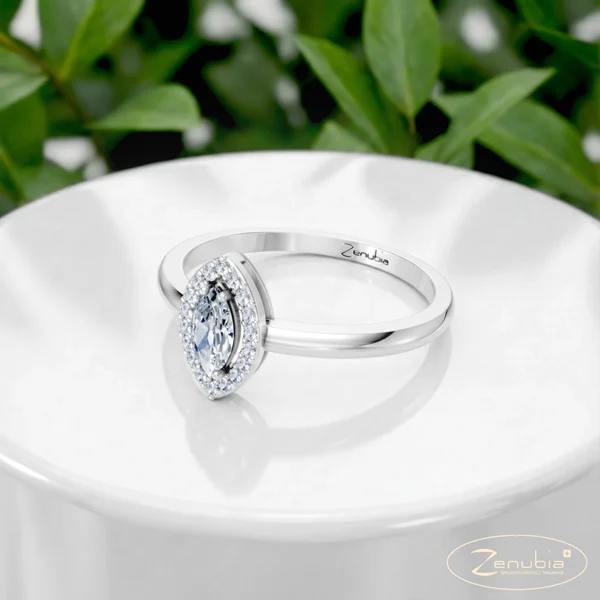 Leana_PodestNormalWEISS_LEANA_Verlobungsring_Zenubia_Weissgold_Podest