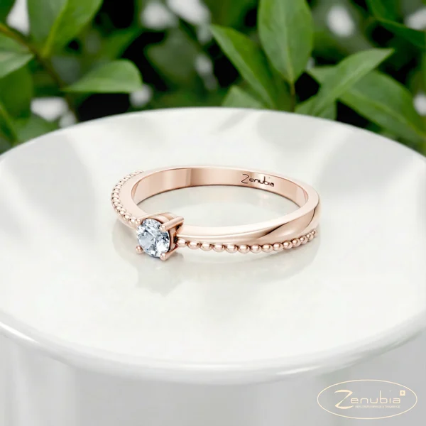 Lili_PodestNormalROSE_LILI_Verlobungsring_Zenubia_Rosegold_Podest