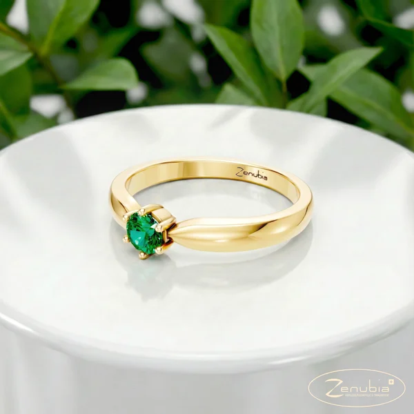 Maia_PodestNormalGELB_MAIA_Verlobungsring_Zenubia_Gelbgold_Podest