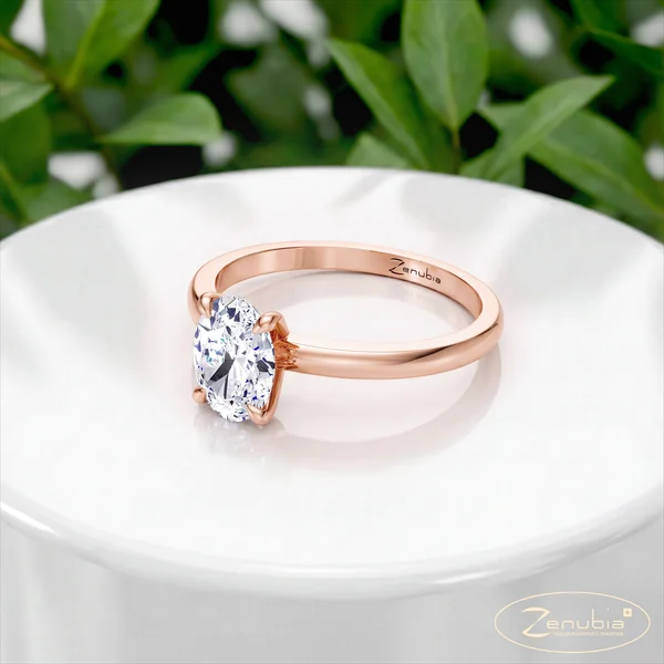 Adela_podium_Zenubia_Schmuck_Winterthur_Verlobungsring_Adela_podium_0003