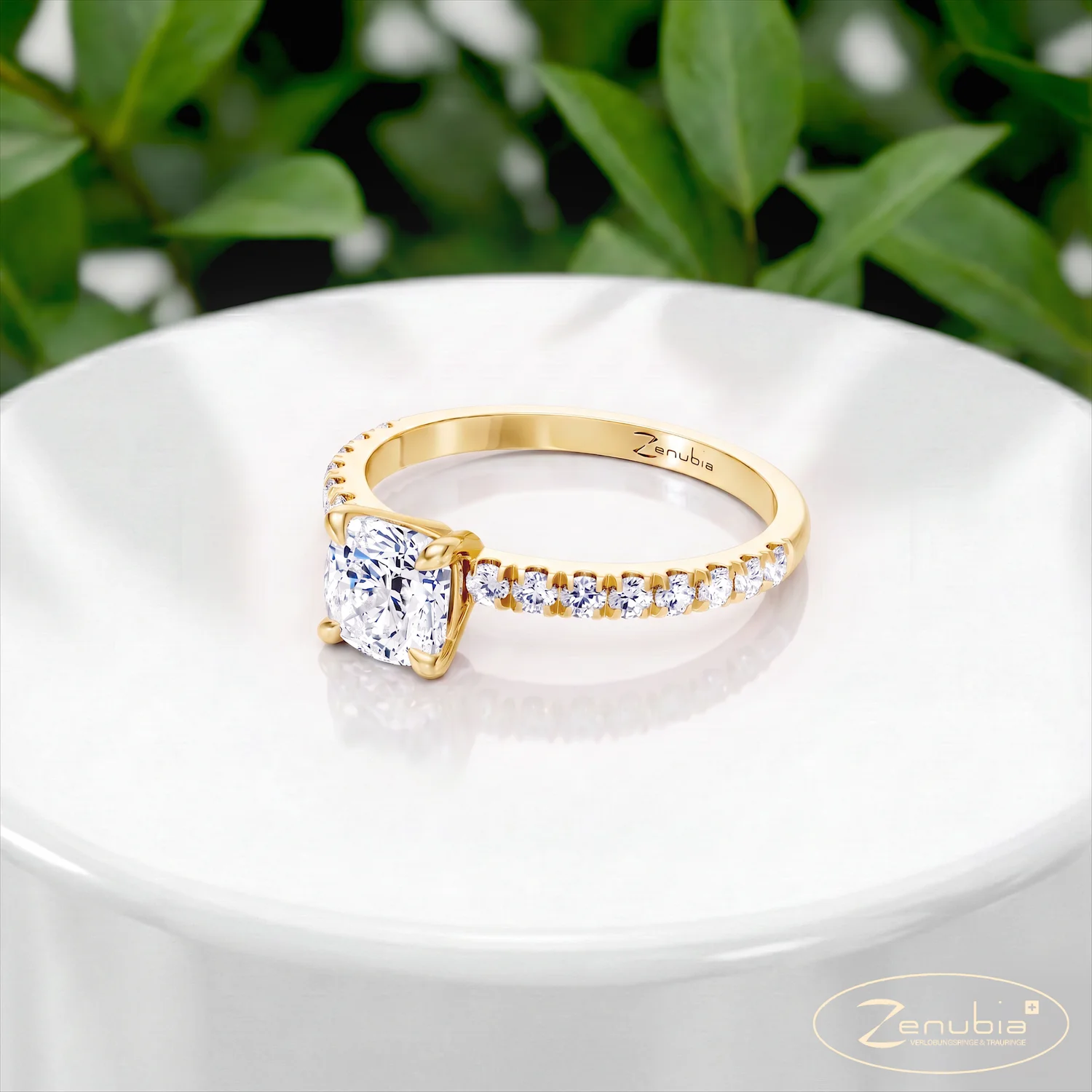 Alina_podium_Zenubia_Schmuck_Winterthur_Verlobungsring_Alina_podium_0014