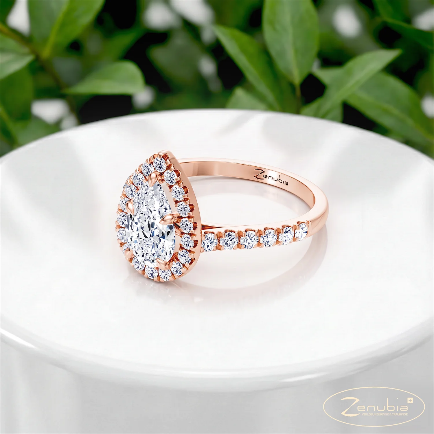 Ariana_podium_Zenubia_Schmuck_Winterthur_Verlobungsring_Ariana_podium_0027-1