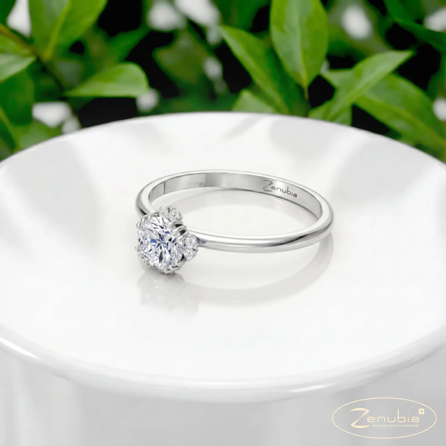 Zenubia_Schmuck_Winterthur_Verlobungsring_Adessa_podium_0005