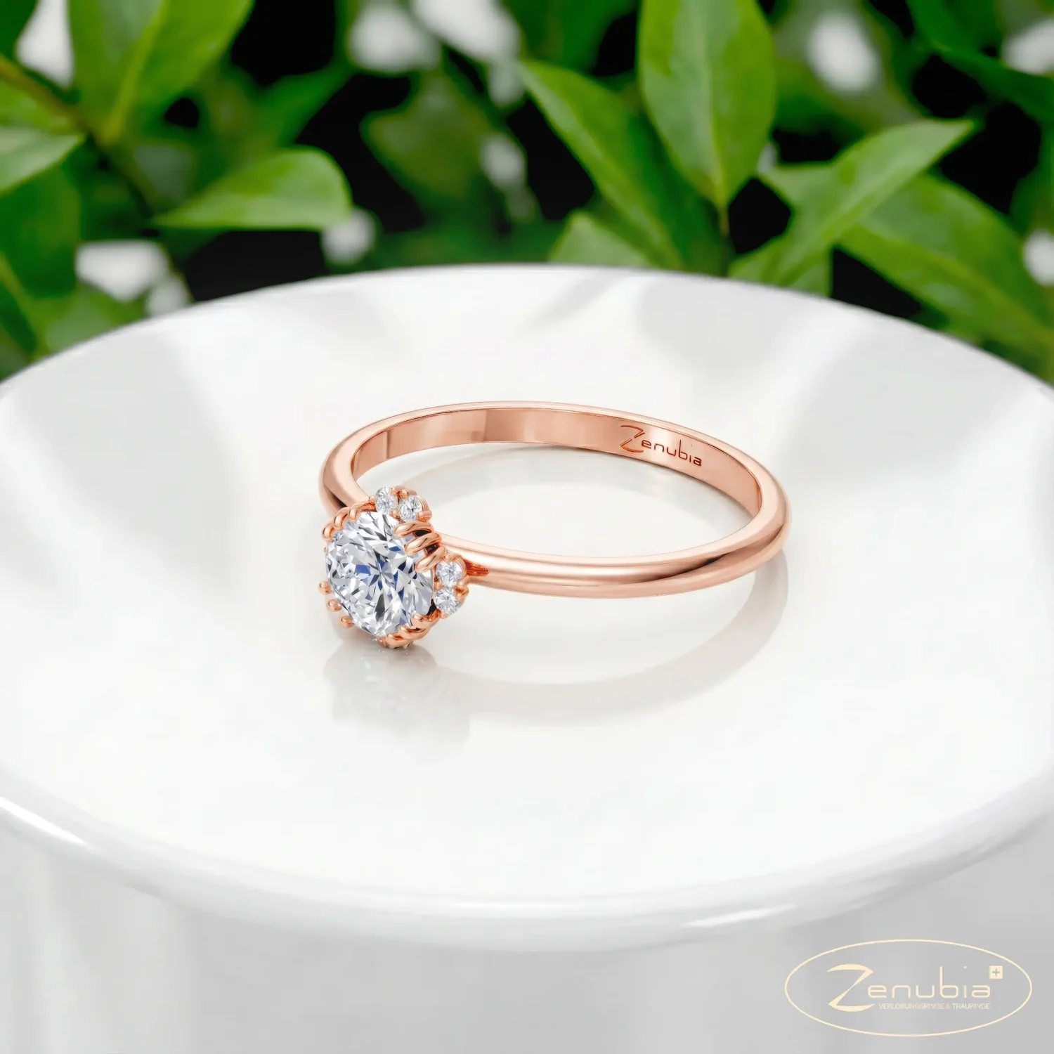 Zenubia_Schmuck_Winterthur_Verlobungsring_Adessa_podium_0006