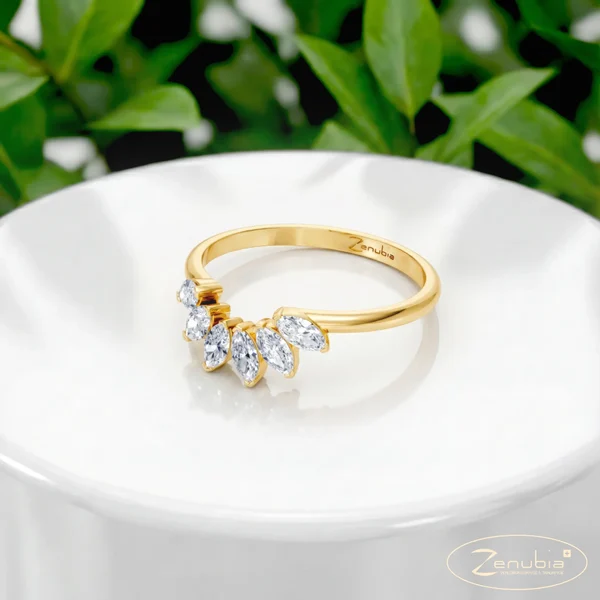 Zenubia_Schmuck_Winterthur_Verlobungsring_Bonita_podium_0007