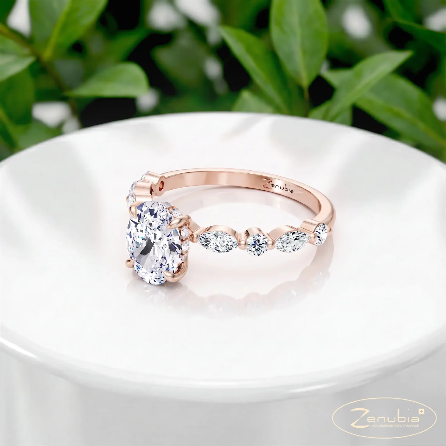 Zenubia_Schmuck_Winterthur_Verlobungsring_Amalia_WHITE_podium_0012