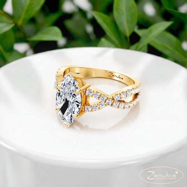 Zenubia_Schmuck_Winterthur_Verlobungsring_Joelin_Marquise_White_podium_0041