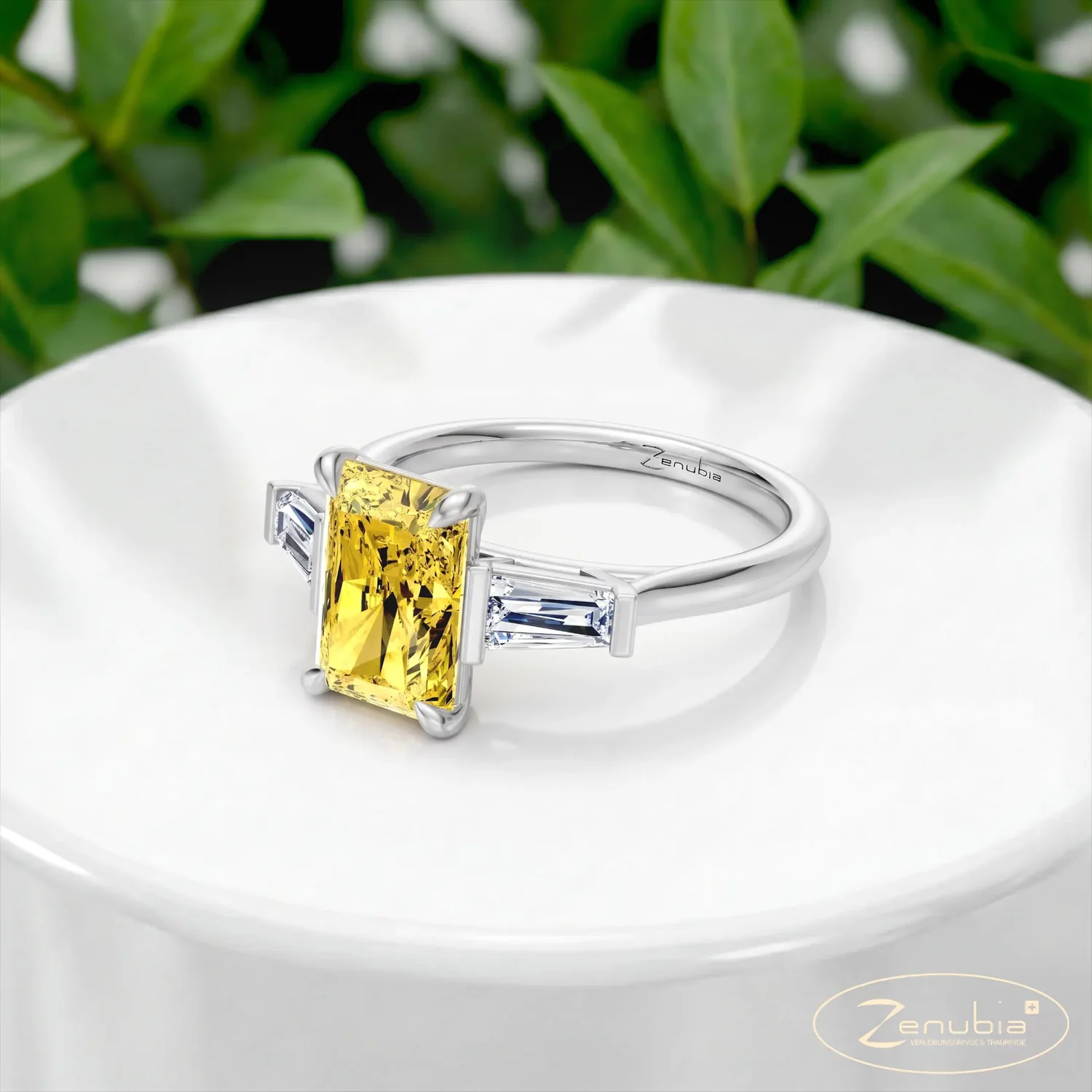 Zenubia_Schmuck_Winterthur_Verlobungsring_BonBon_Trilogy_5_podium_0005